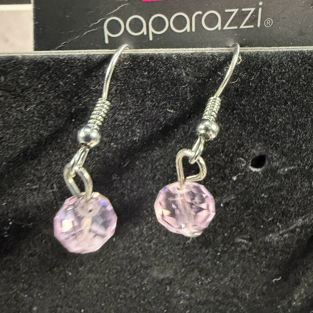 🩷5/$10🩷 paparazzi Silver Linked Necklace with Pink Crystal Drops